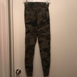 Camo Better Bodies joggers